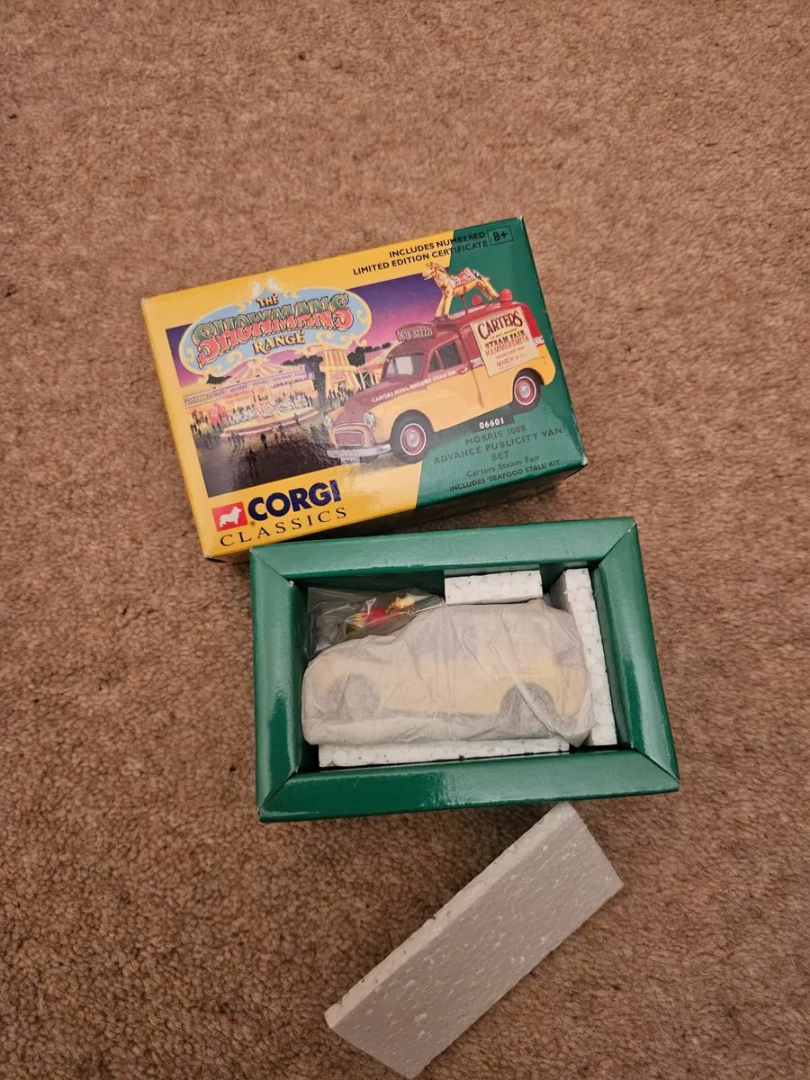 Corgi Circus Fair Ground Showmans Range Morris Min - Image 2
