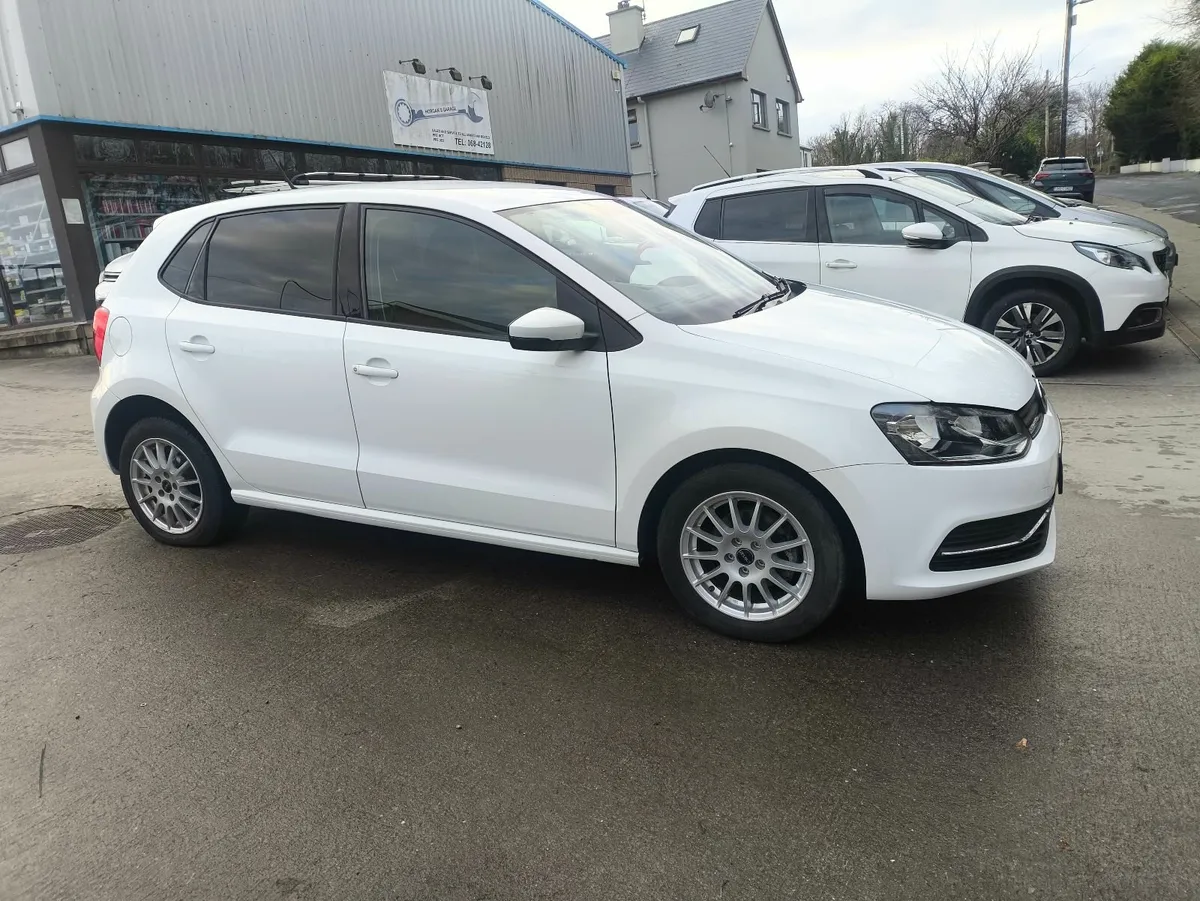 Volkswagen Polo 2015 automatic - Image 1