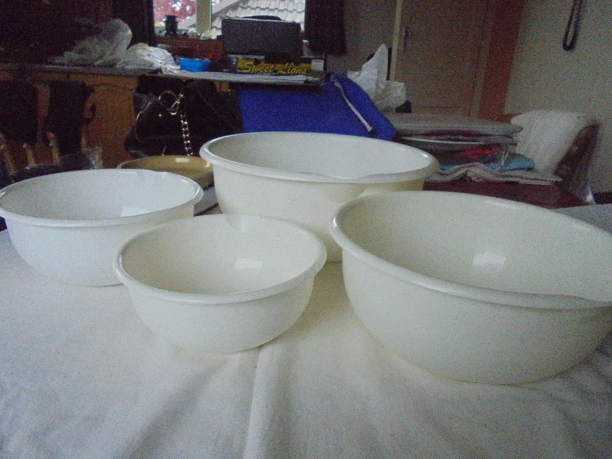 White Plastic Bowls x 4 for Sale - Image 2