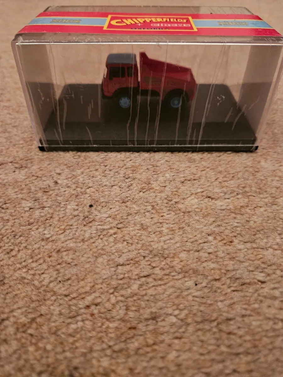 Corgi Oxford Chipperfields Circus Truck - Image 1