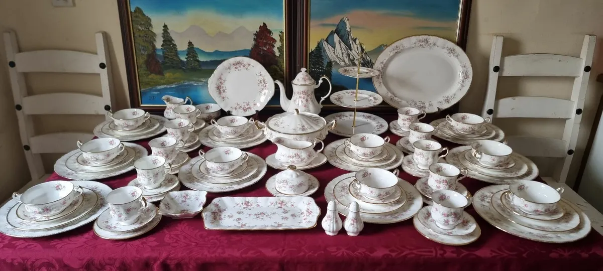 87Royal Albert/ParagonVictorianaRose Dinner&TeaSet - Image 2