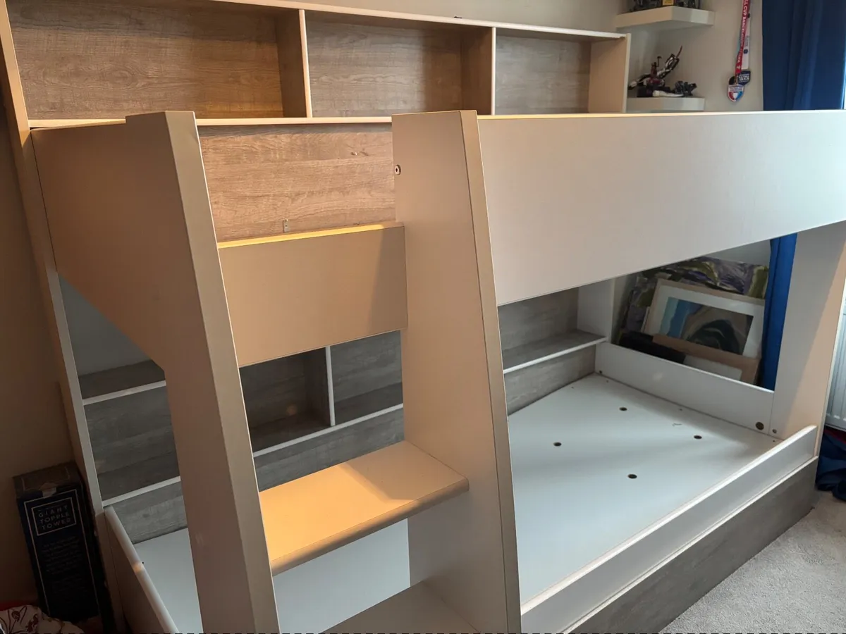Bunk beds - Image 1