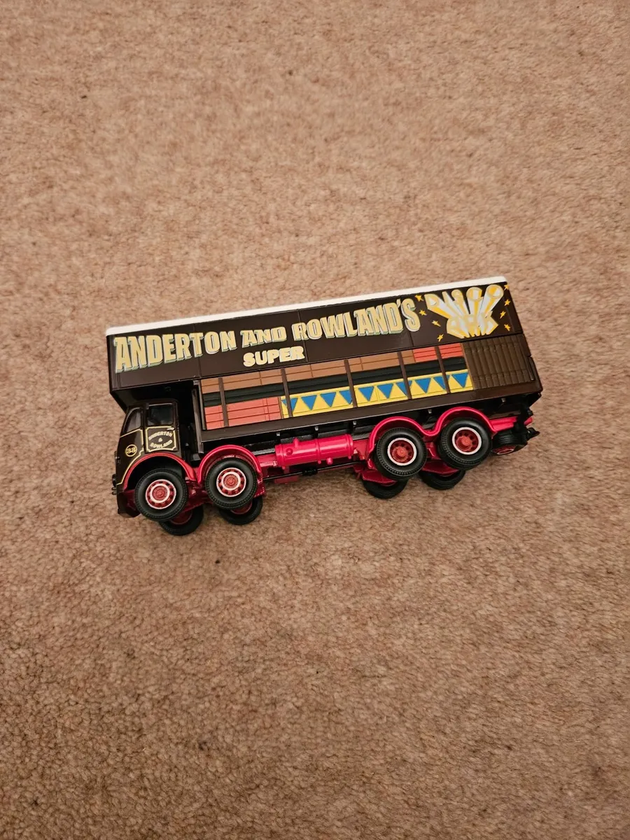 Corgi Circus Fair Ground Showmans Range Truck - Image 1