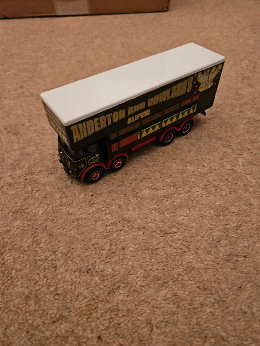 Corgi Circus Fair Ground Showmans Range Truck - Image 2