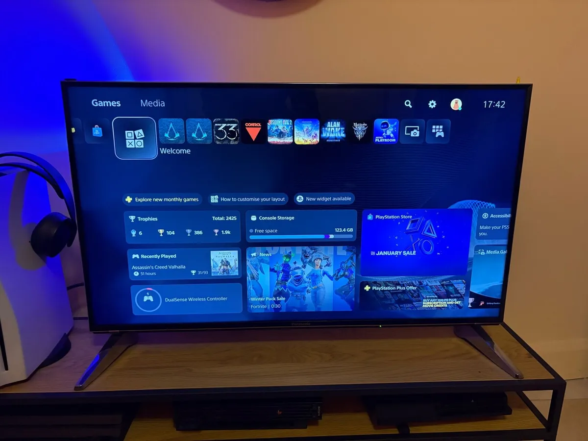 Panasonic 40 inch 4K tv - Image 1