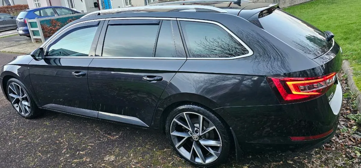Skoda Superb Estate Low mileage - Image 4