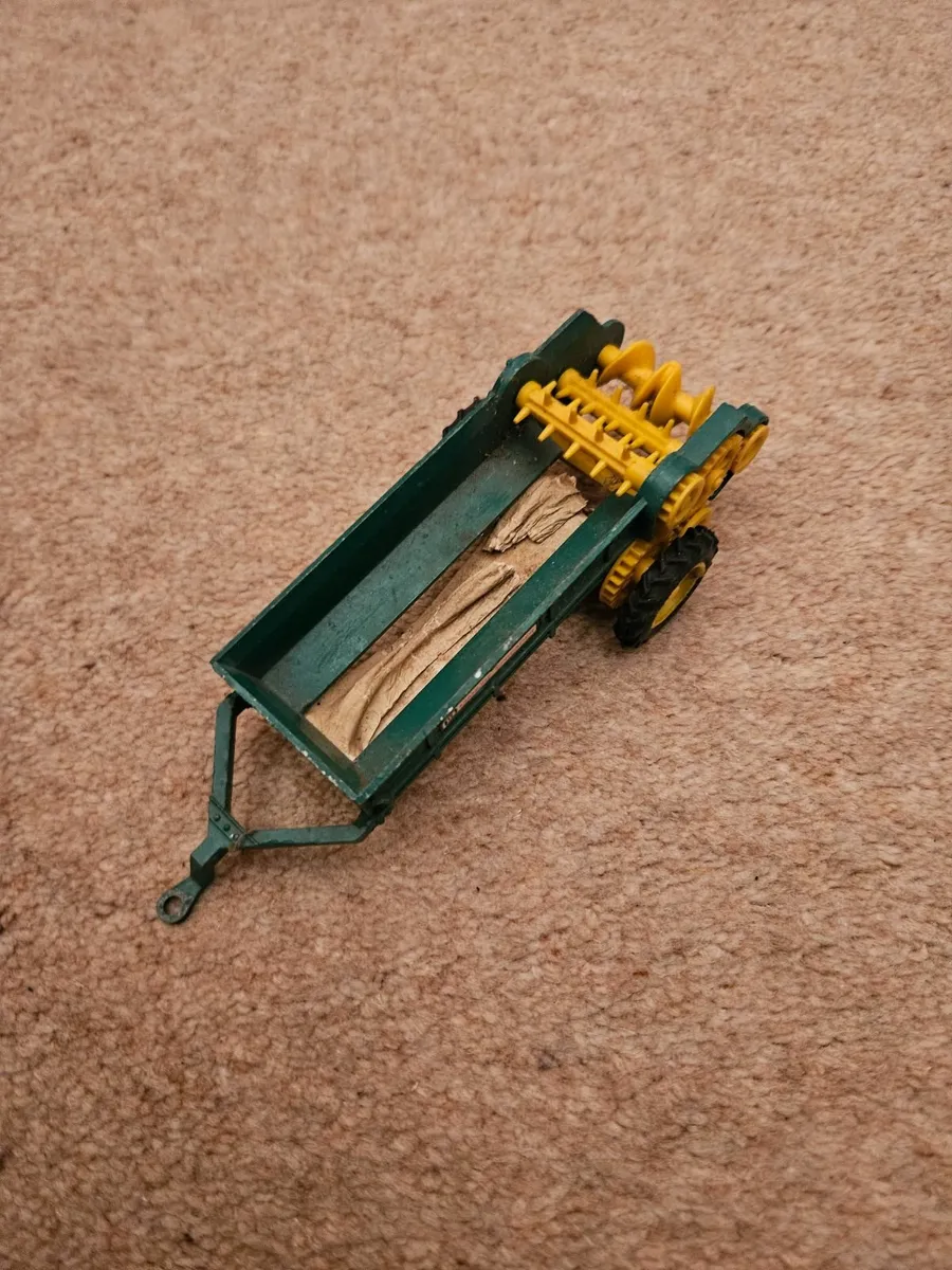 Britain's Manure Spreader - Image 1