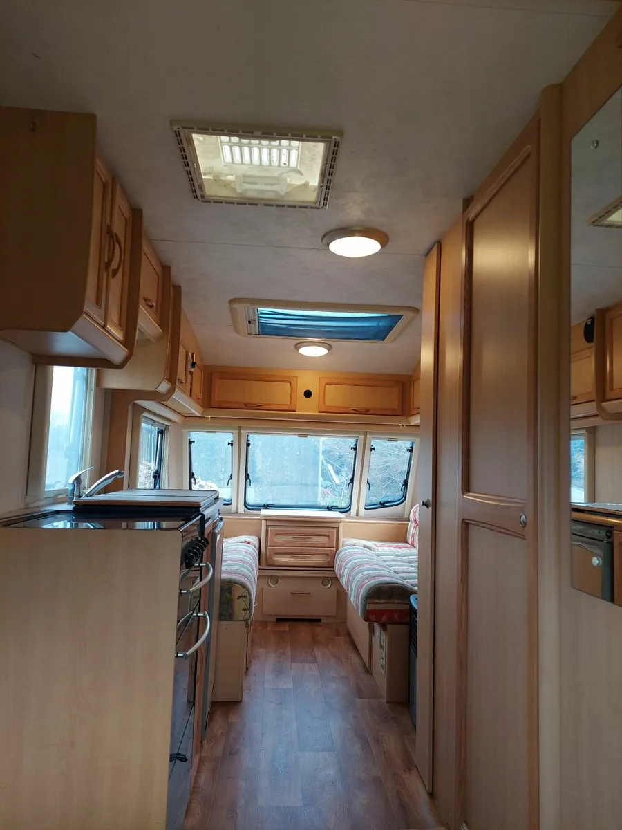 Amara 5 berth caravan - Image 3