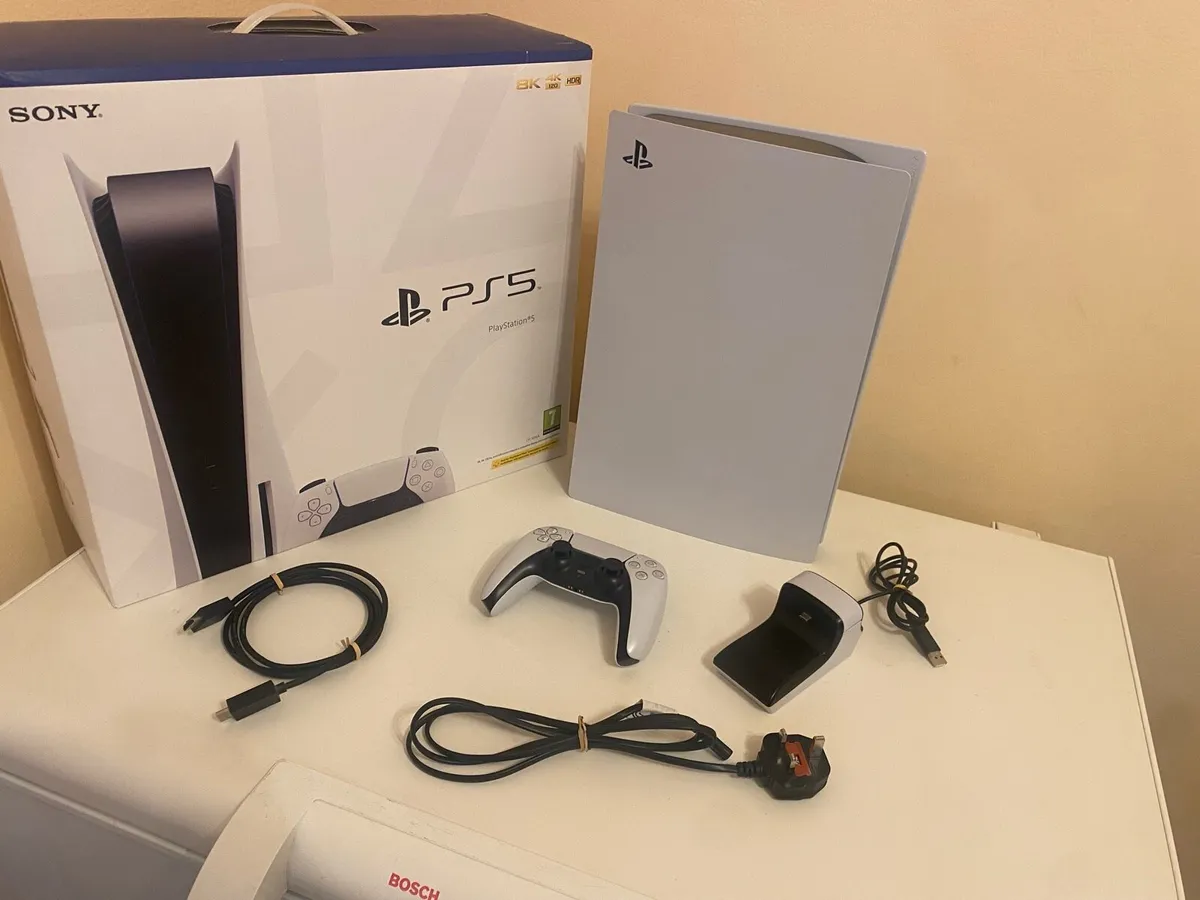 PlayStation 5 console (PS5 disc edition) - Image 1