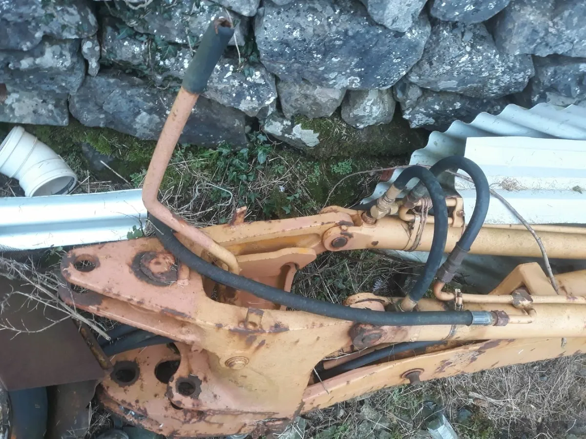 Case 580 back actor - Image 3