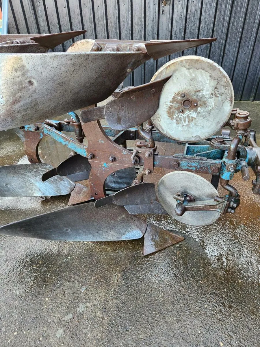Ransomes TS81 2 furrow reversible plough - Image 3