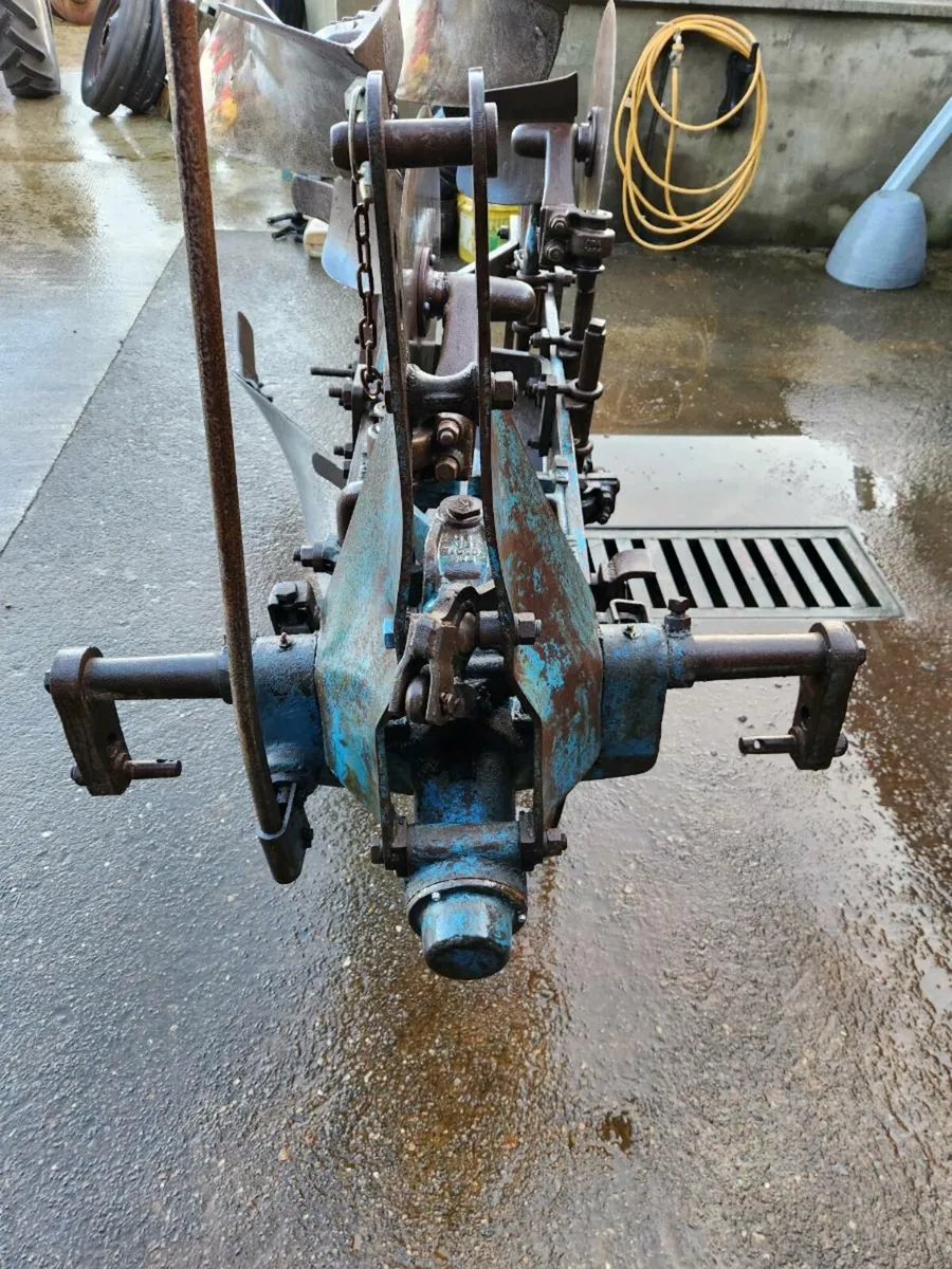 Ransomes TS81 2 furrow reversible plough - Image 4