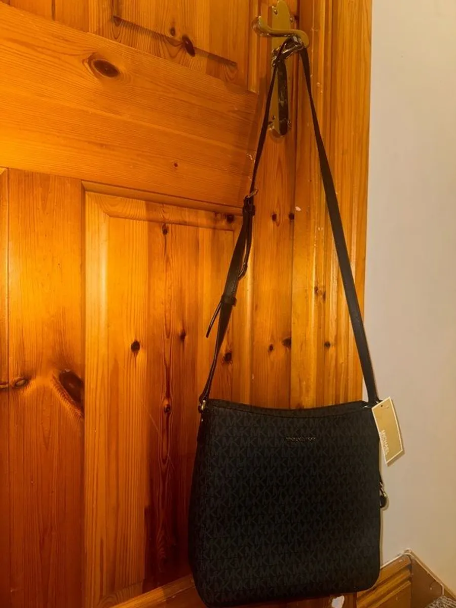 michael kors genuine bag new with tag - Image 4