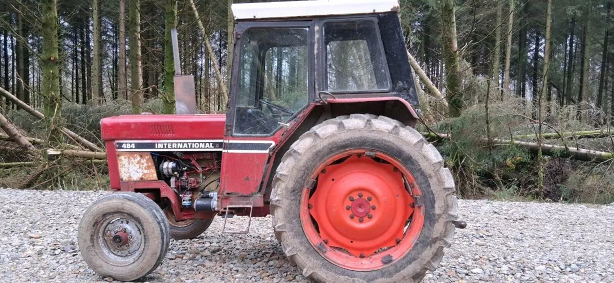 International 484 tractor - Image 3