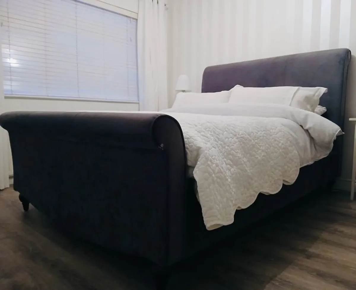 King Bedframe - Image 4