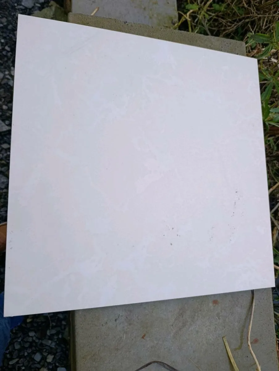 30 sq yd porcelain tiles - Image 1