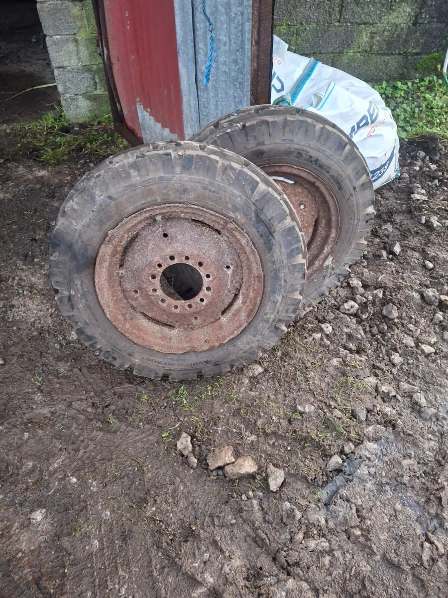 Mower and selection of wheels - Image 3