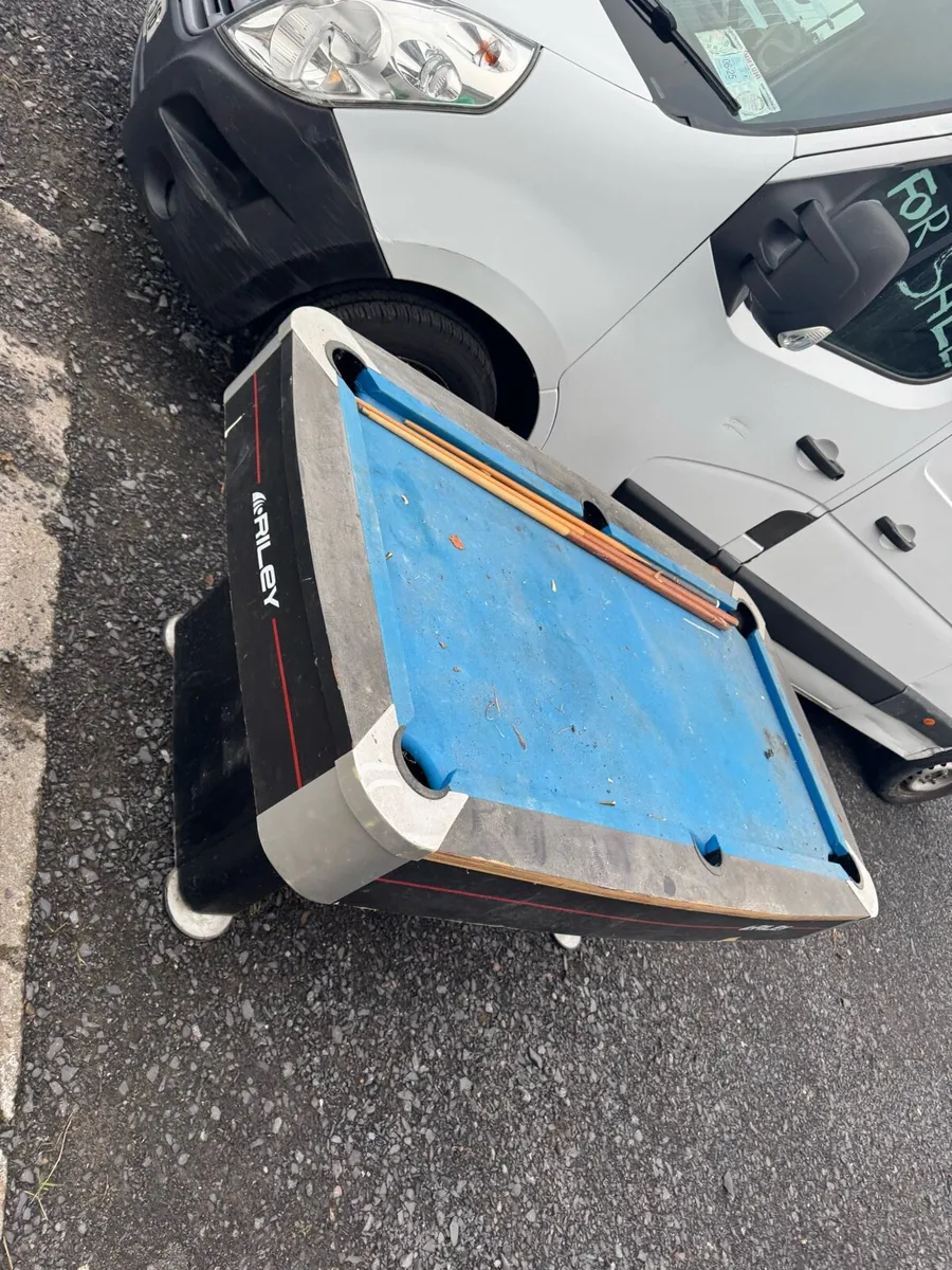 Pool table - Image 1