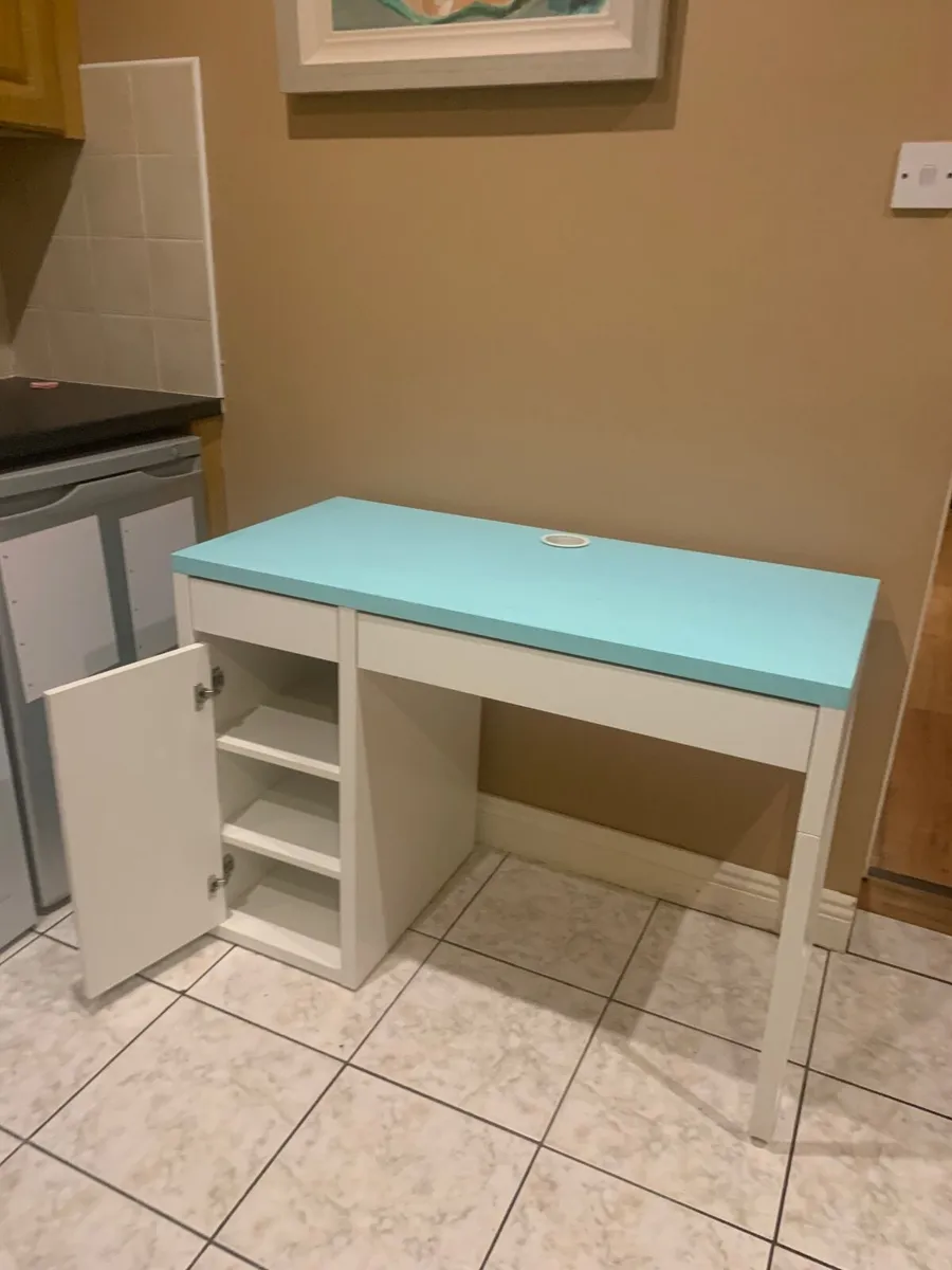 Free - Desk white ideal for bedroom or office - Image 3