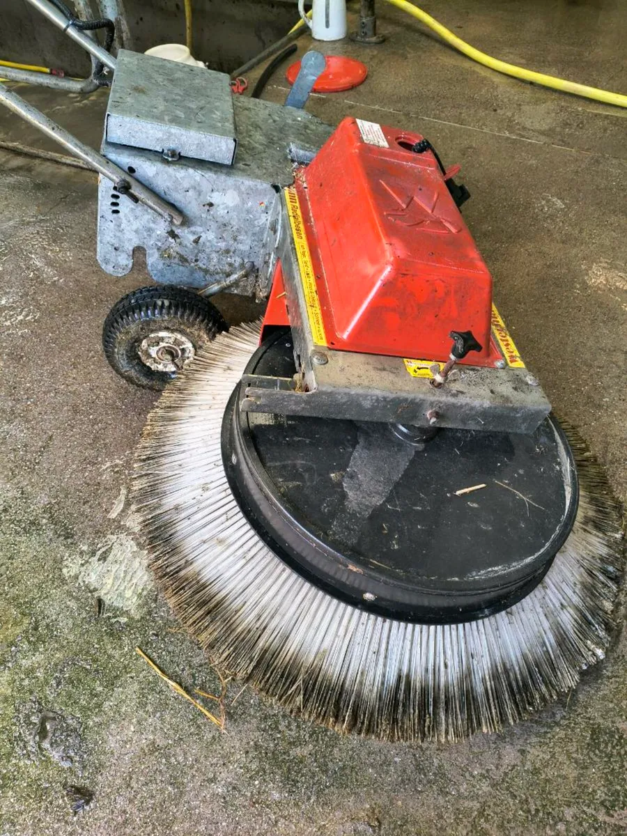 Cubicle sweeper - Image 1