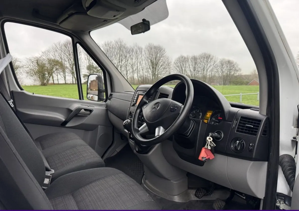 2016 Mercedes-Benz Sprinter Luton Box Van - Image 4