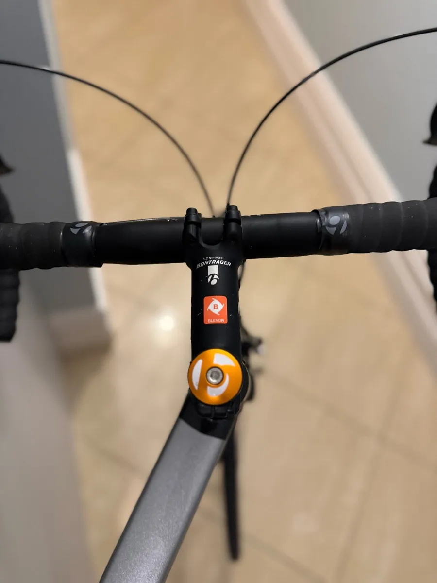 Trek road bike - Image 4