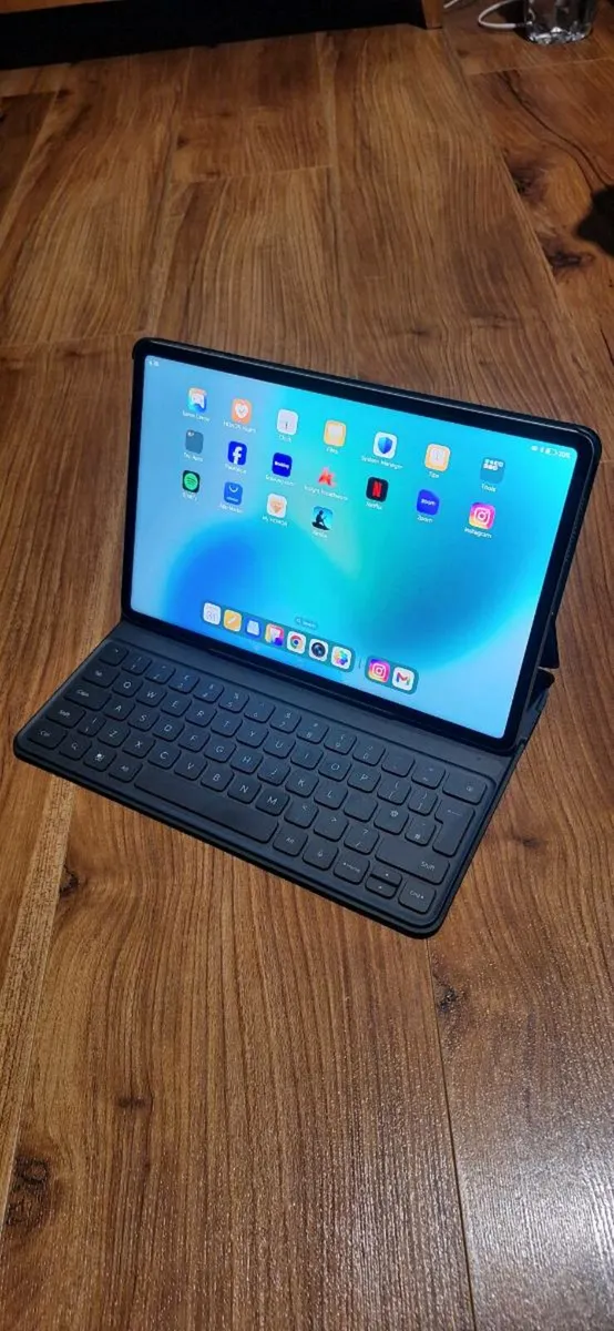 12 inch Honor Pad 10 with Genuine keyboard - Image 1