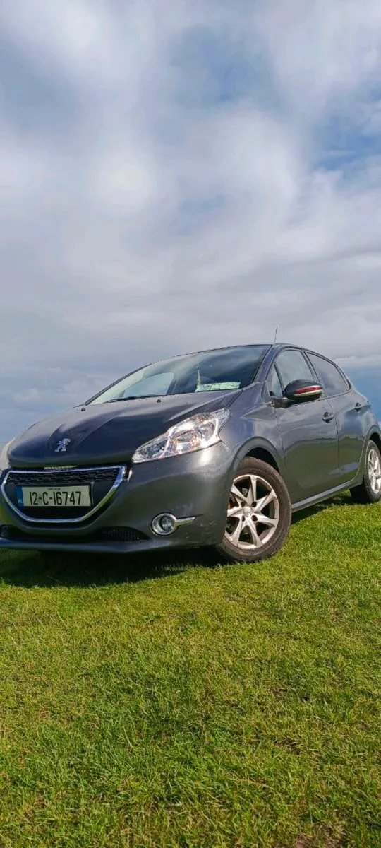 Car for sale in excellent condition - Image 1