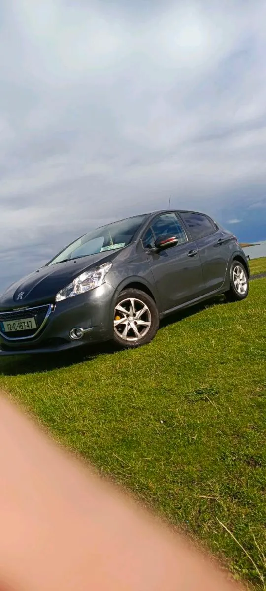 Car for sale in excellent condition - Image 2