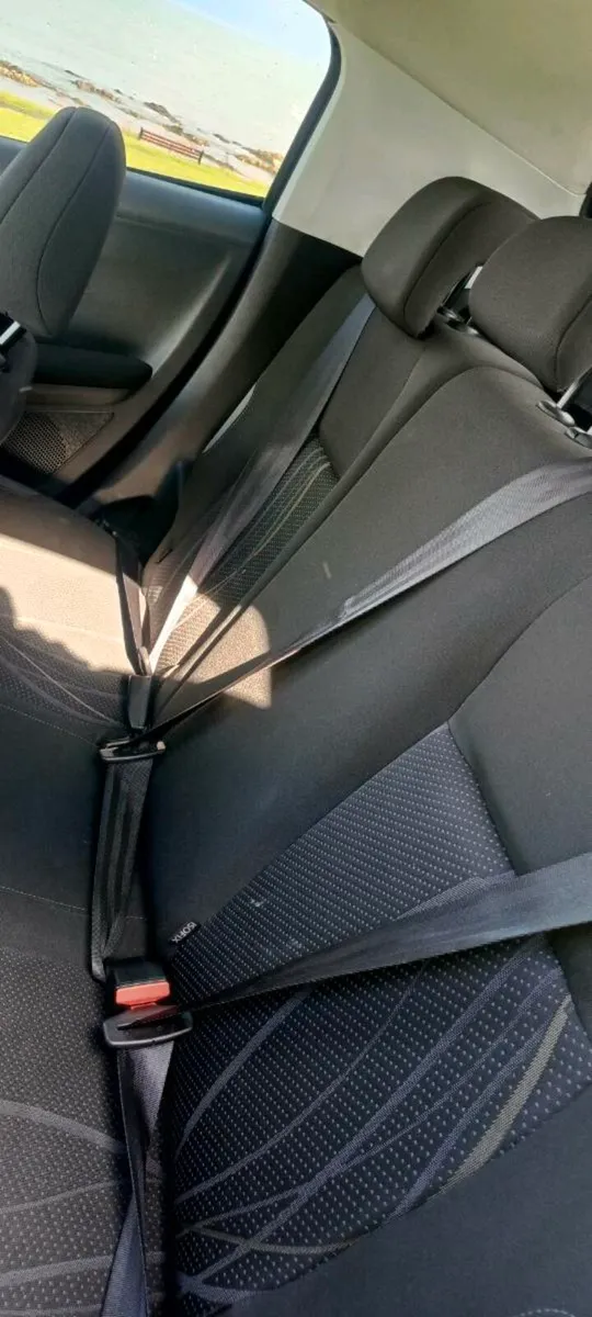 Car for sale in excellent condition - Image 3