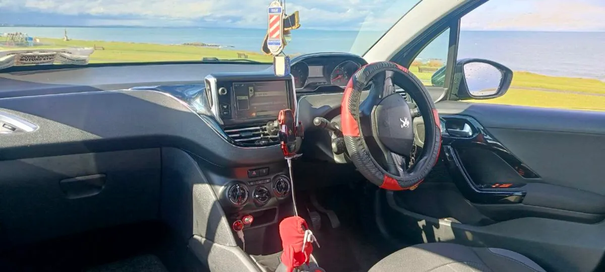 Car for sale in excellent condition - Image 4