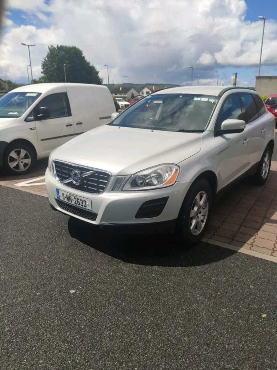 Volvo XC60 2.0 L 2012 - Image 1