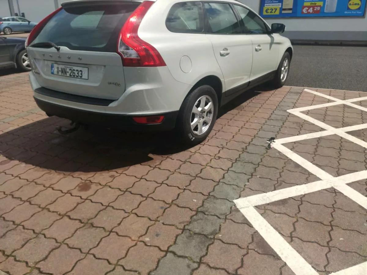 Volvo XC60 2.0 L 2012 - Image 4