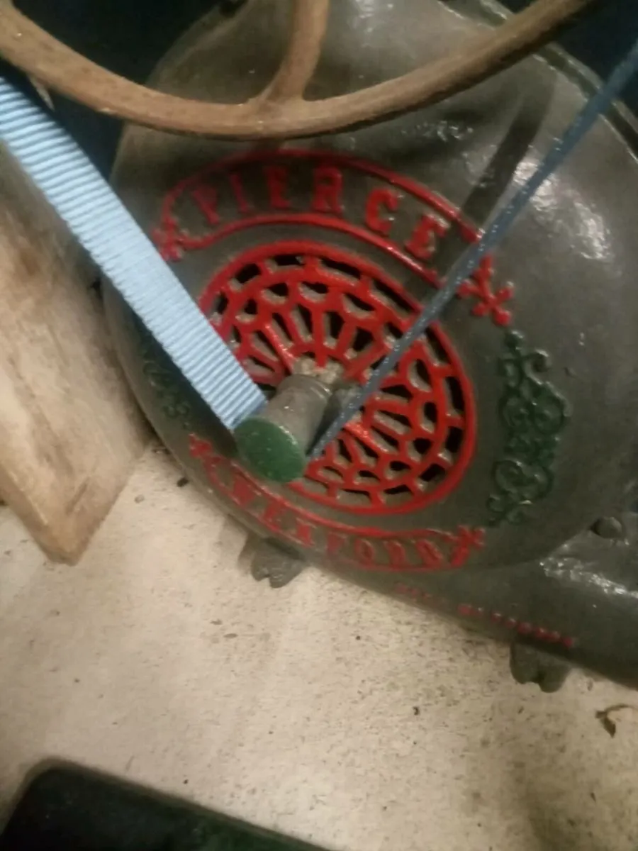 Pierce spider webb Bellow's - Image 1