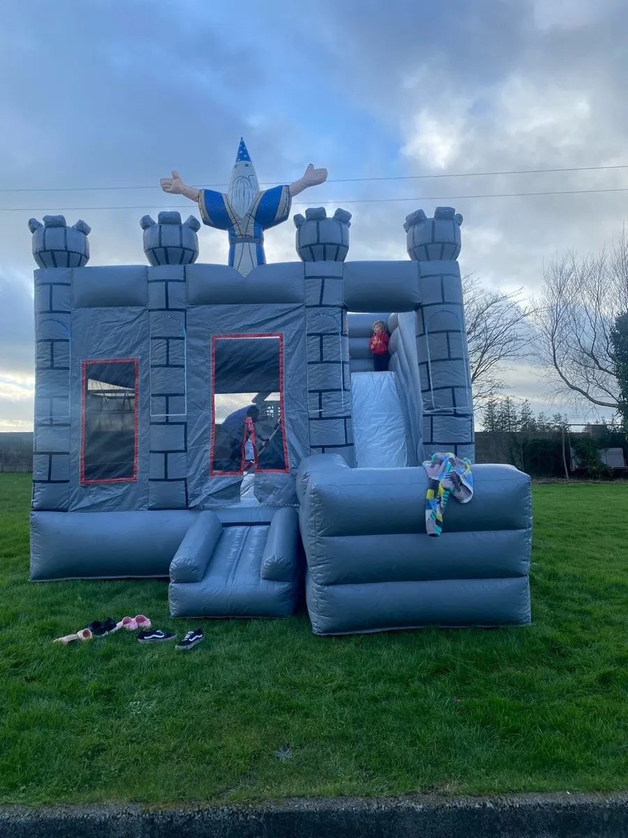 Bouncy castle - Image 2