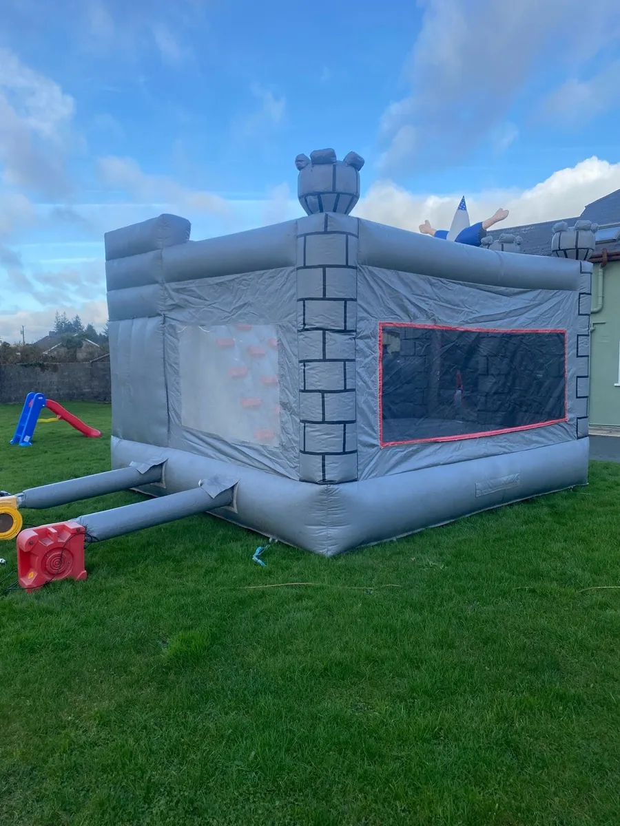 Bouncy castle - Image 3