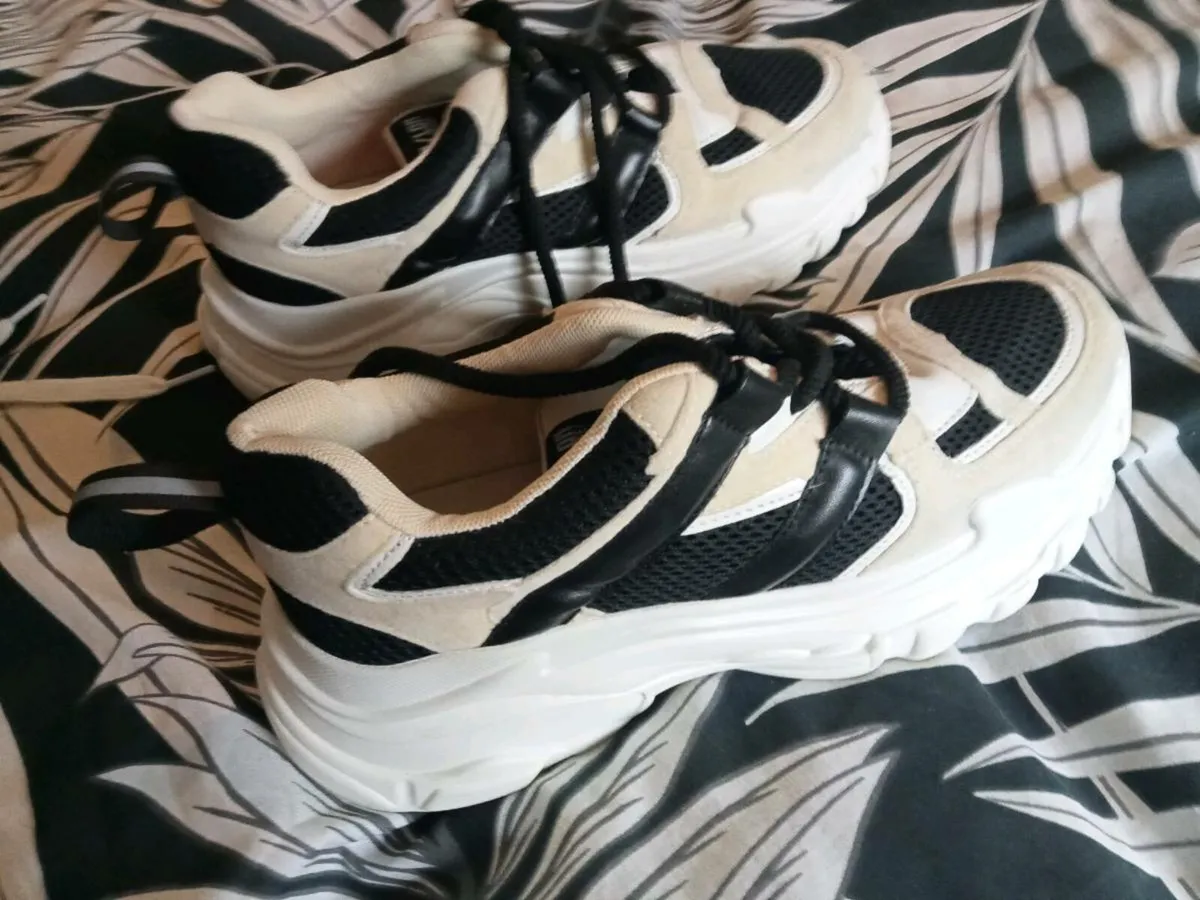 Ladies river island trainers size 5 - Image 2