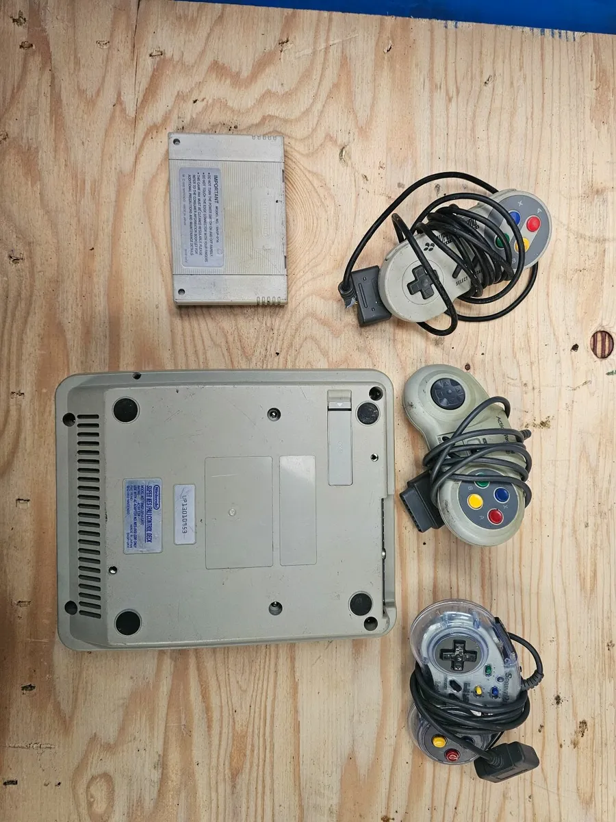 Snes, controllers and game €80 - Image 2
