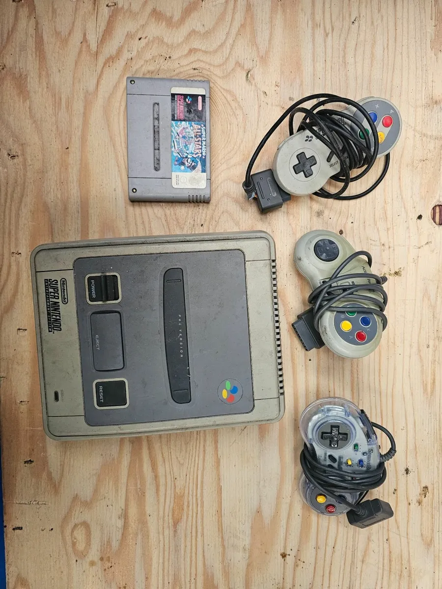 Snes, controllers and game €80 - Image 1