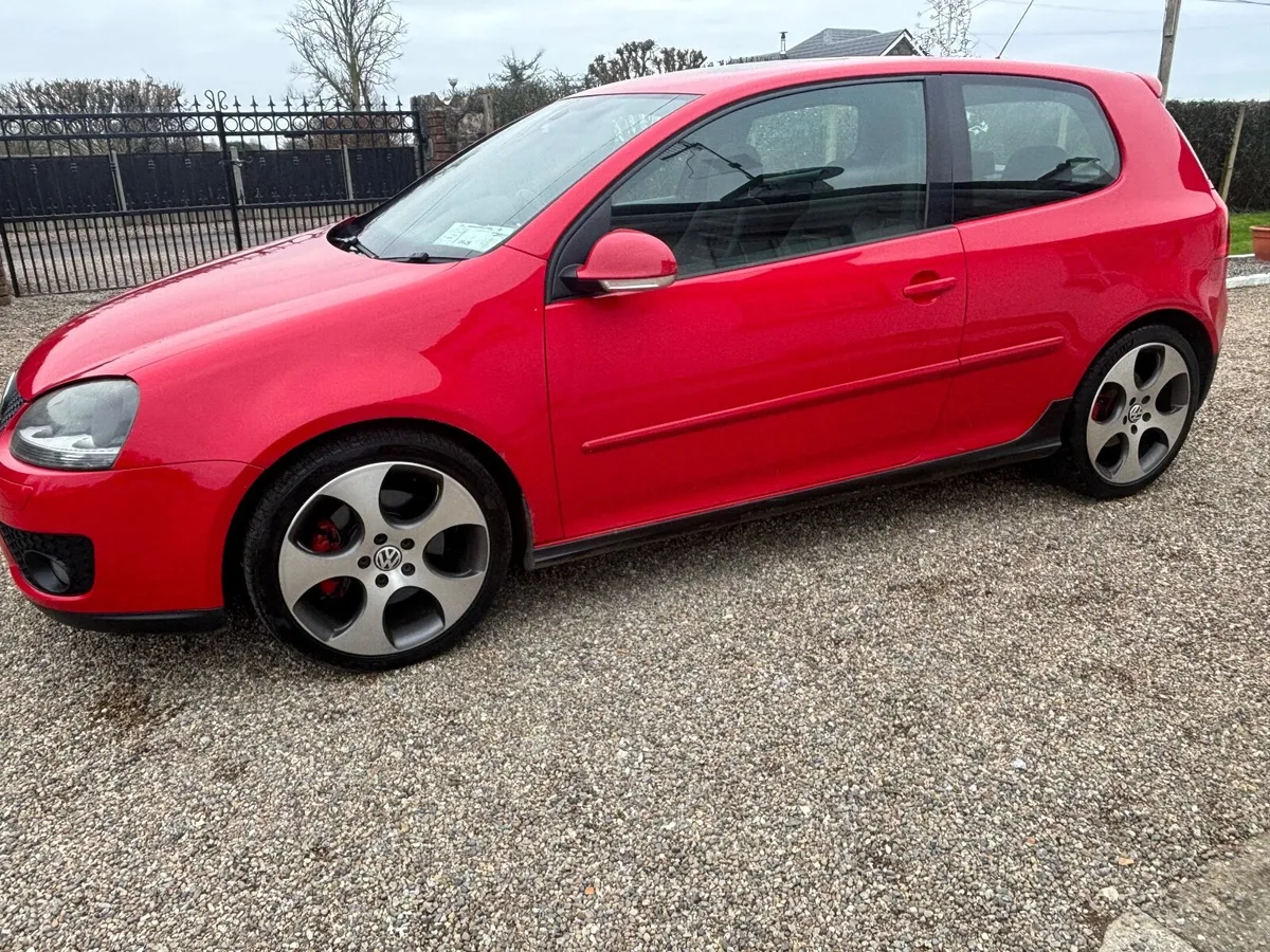 Volkswagen Golf  GTI 2010 - Image 2