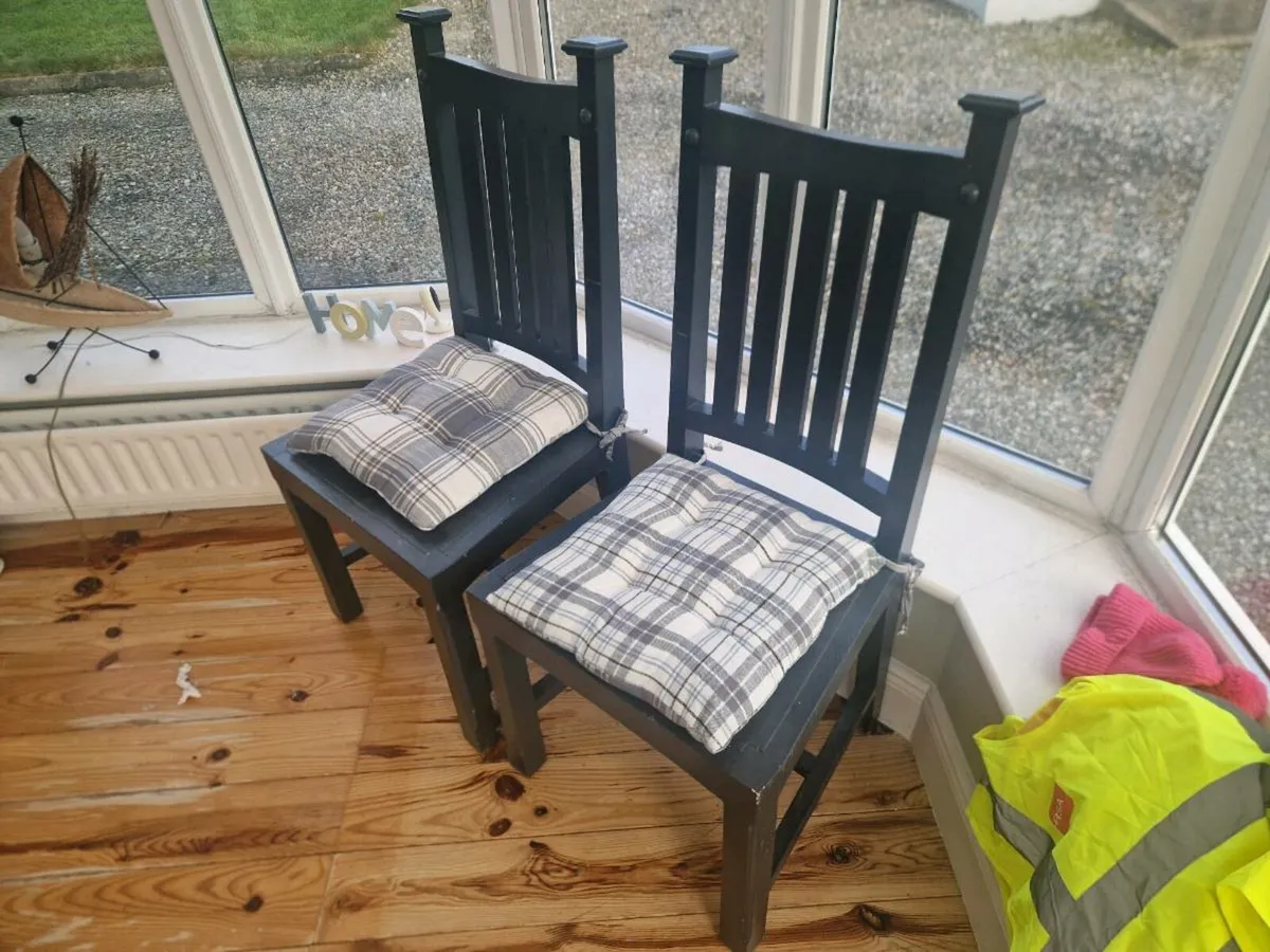 Dining Table and chairs - Image 2