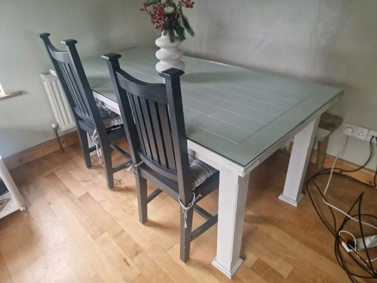 Dining Table and chairs - Image 1