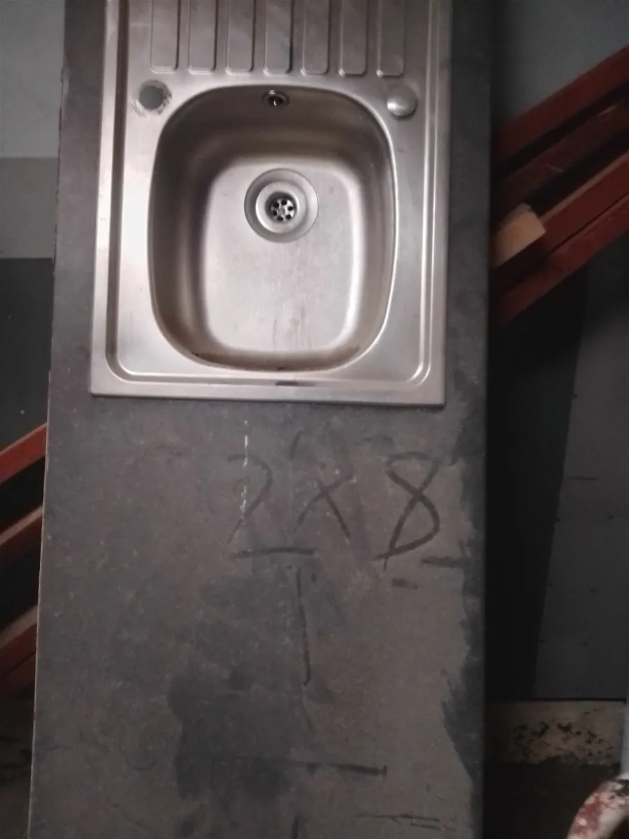 Kitchen sink and worktop. - Image 2