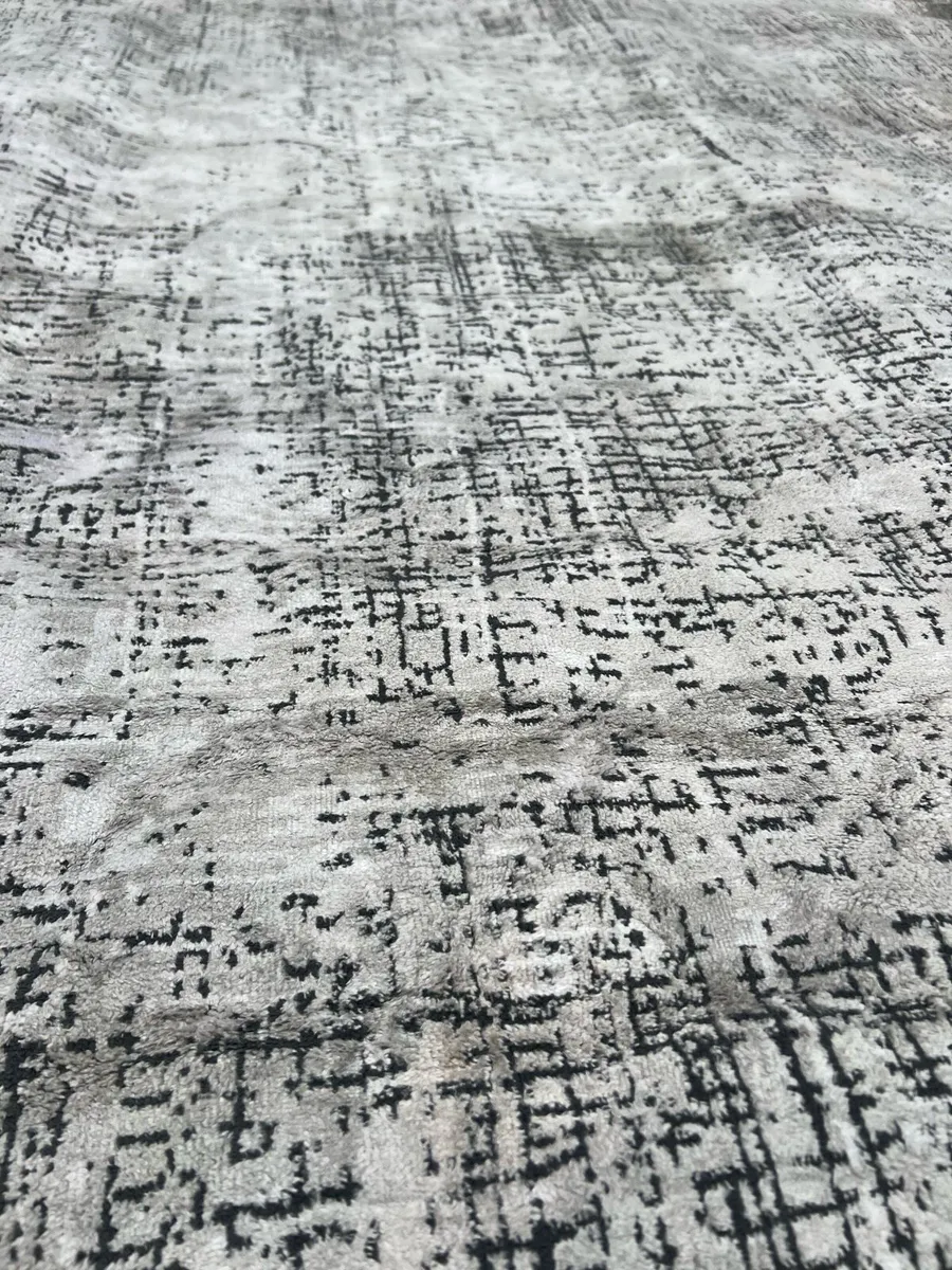 Large rug for sale - Image 1