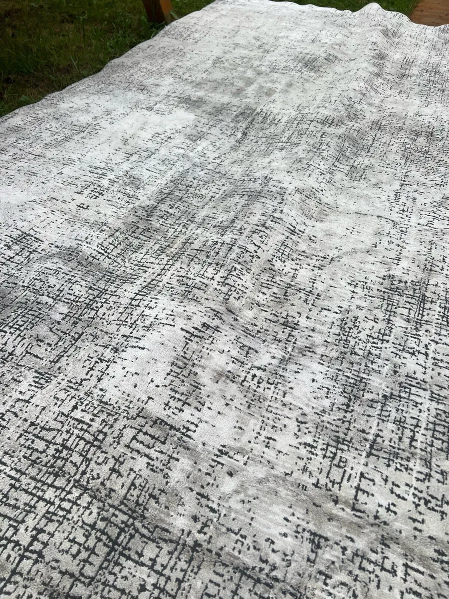 Large rug for sale - Image 2