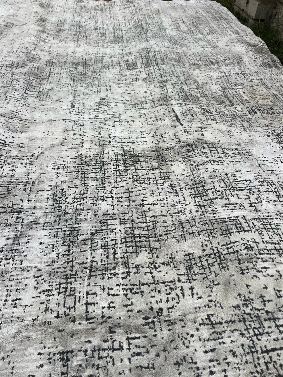 Large rug for sale - Image 3