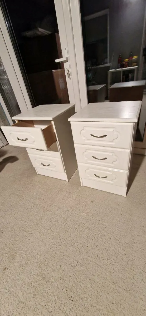 2 lockers and one duble bed - Image 1