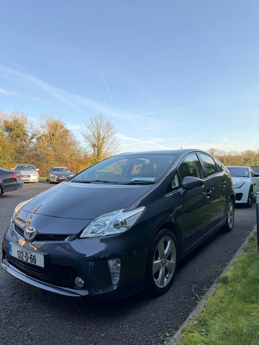 Toyota Prius 2013 - Image 2