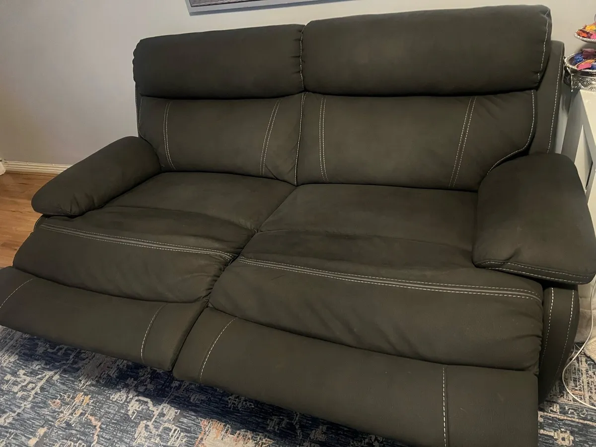 Beautiful 3 and 2 seater recliner sofas - Image 2