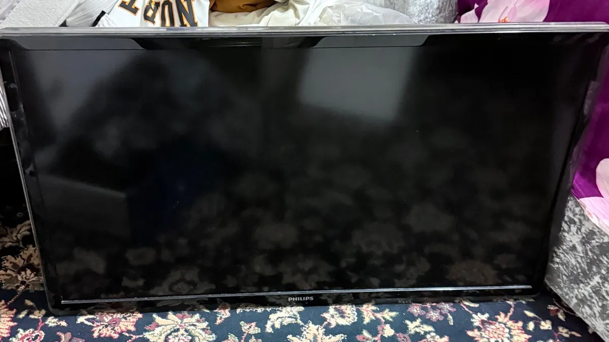 Philips 49” TV with Ambilight function - Image 2